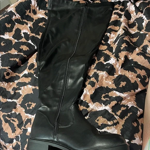 NWT 10WW Torrid Black Over the Knee Boots - Picture 4 of 6